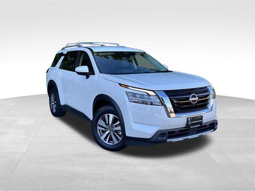 2023 Nissan Pathfinder SL 4WD