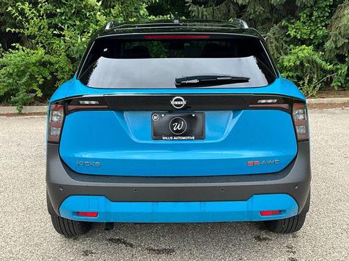 2025 Nissan Kicks SR