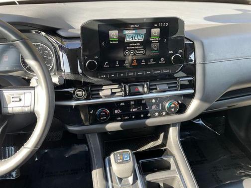 2022 Nissan Pathfinder SL 4WD