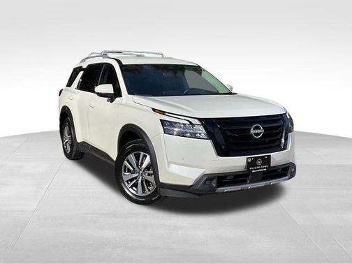 2022 Nissan Pathfinder SL 4WD
