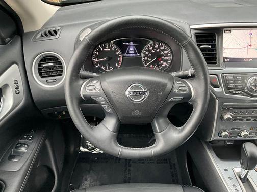 2019 Nissan Pathfinder SL