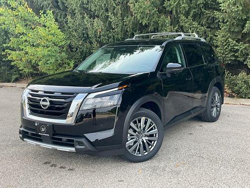 2025 Nissan Pathfinder SL 4WD