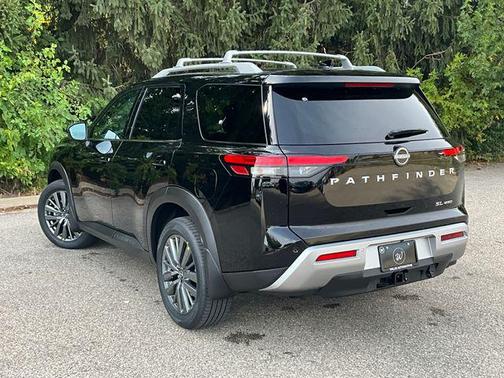2025 Nissan Pathfinder SL 4WD