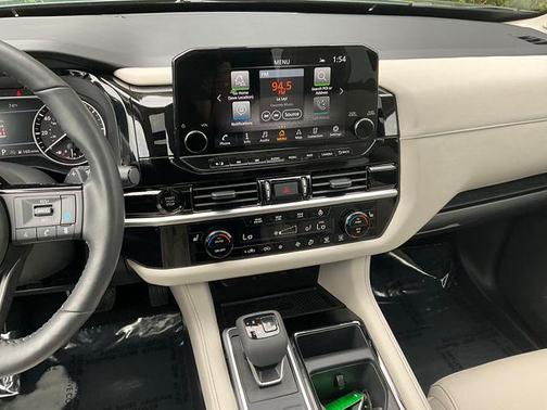 2025 Nissan Pathfinder SL 4WD