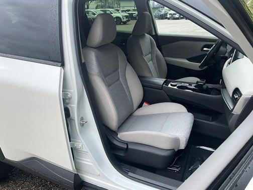 Pearl White Tricoat 2023 Nissan Rogue SV