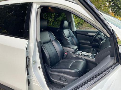 2019 Nissan Pathfinder SL