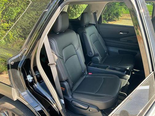 Super Black 2025 Nissan Pathfinder SL 4WD