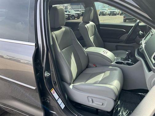 2019 Toyota Highlander Limited Platinum