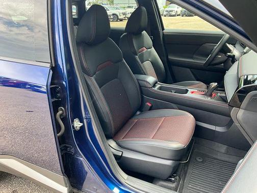 Deep Blue Pearl/Gun Metallic 2025 Nissan Kicks SR