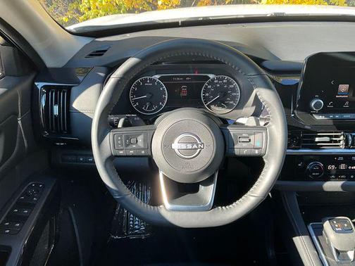 2025 Nissan Pathfinder SV 4WD