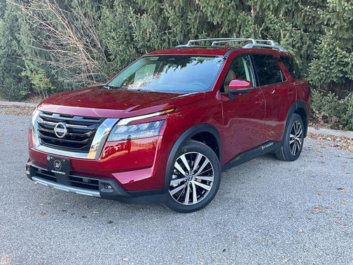 2025 Nissan Pathfinder Platinum 4WD