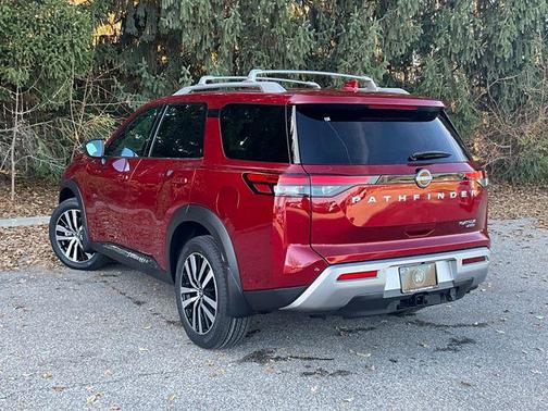2025 Nissan Pathfinder Platinum 4WD