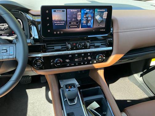 Everest White Pearl Tricoat 2026 Nissan Pathfinder Platinum