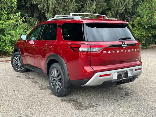 2025 Nissan Pathfinder SL 4WD