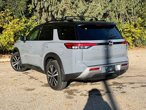 2025 Nissan Pathfinder Platinum 4WD
