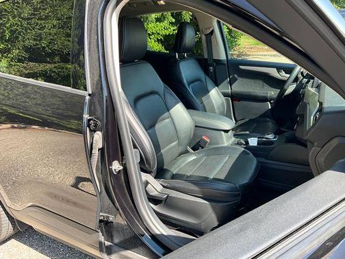 Agate Black Metallic 2020 Ford Escape SEL