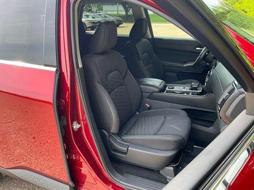 2022 Nissan Pathfinder SV 4WD