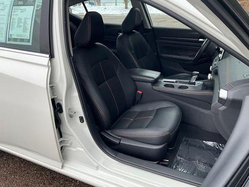 2022 Nissan Altima SR FWD