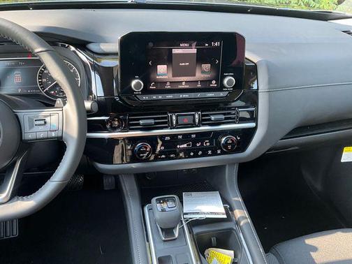 2025 Nissan Pathfinder Platinum 4WD