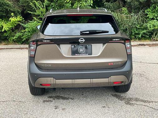 2025 Nissan Kicks SR