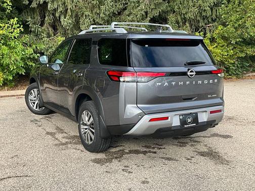 2025 Nissan Pathfinder SL 4WD