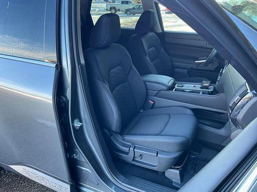 2025 Nissan Pathfinder SV 4WD