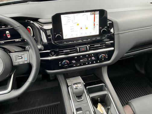 2025 Nissan Pathfinder Platinum 4WD