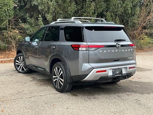 2025 Nissan Pathfinder Platinum 4WD