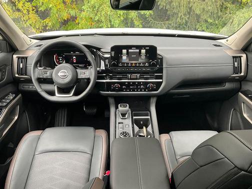 2025 Nissan Pathfinder Platinum 4WD