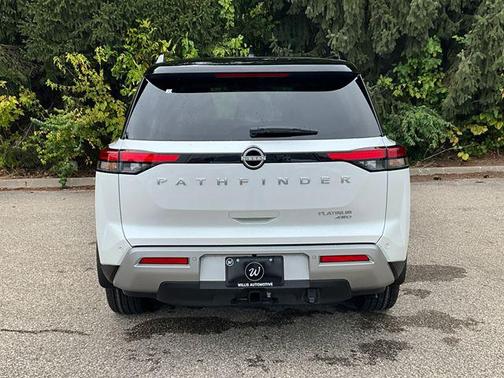 2025 Nissan Pathfinder Platinum 4WD