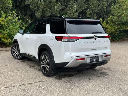 2025 Nissan Pathfinder Platinum 4WD