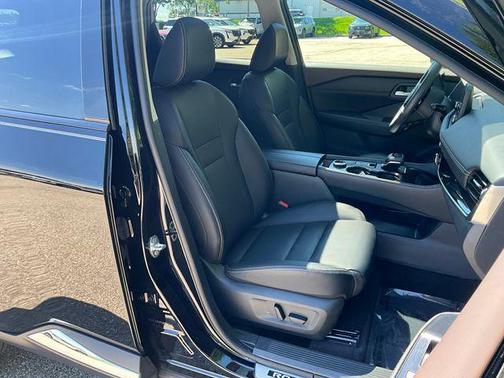 Super Black 2023 Nissan Rogue SL