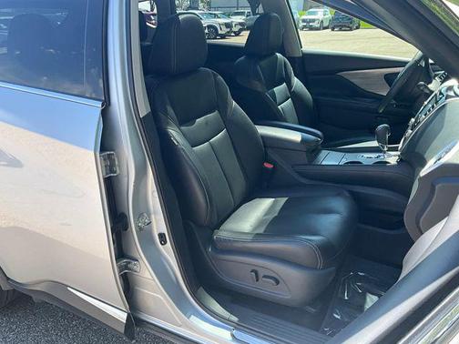 Brilliant Silver Metallic 2017 Nissan Murano SL
