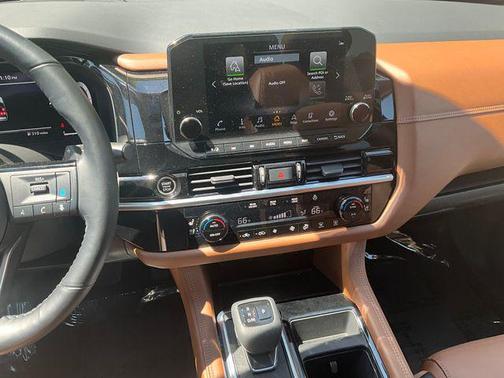 2023 Nissan Pathfinder Platinum 4WD