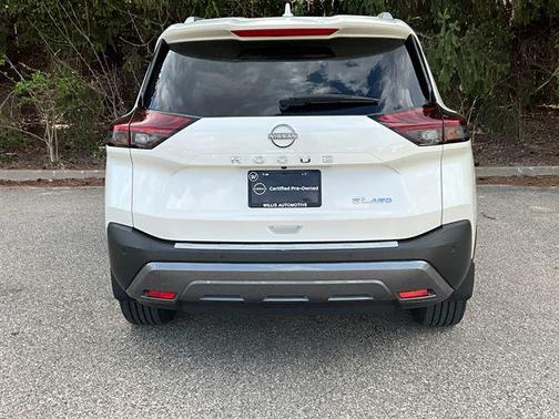 Pearl White Tricoat 2023 Nissan Rogue SL
