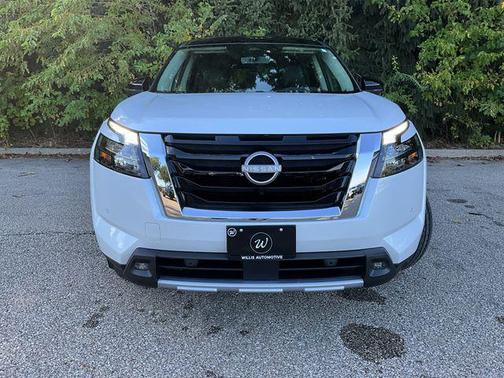 2025 Nissan Pathfinder Platinum 4WD