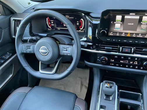 2025 Nissan Pathfinder Platinum 4WD