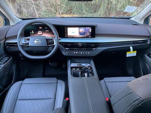 Aurora Blue Pearl Metallic/Super Black 2026 Nissan Murano Platinum