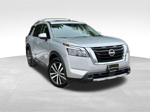 2025 Nissan Pathfinder Platinum 4WD