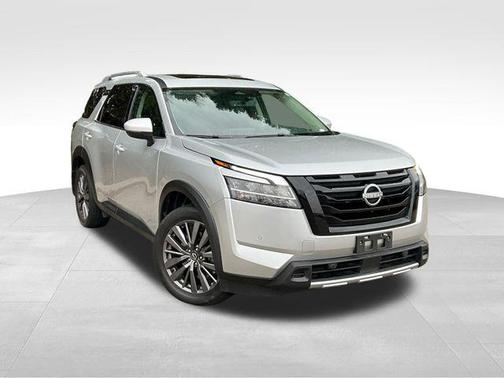 Brilliant Silver Metallic 2023 Nissan Pathfinder SL 4WD