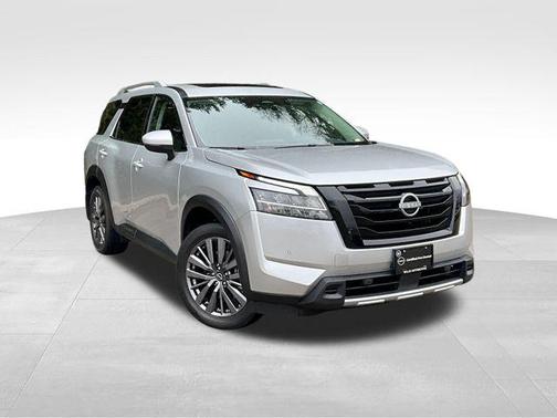 2023 Nissan Pathfinder SL 4WD