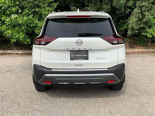 Pearl White Tricoat 2023 Nissan Rogue SL