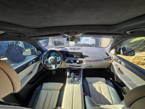 2021 BMW X7 M50i