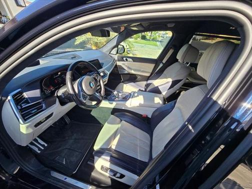 2021 BMW X7 M50i