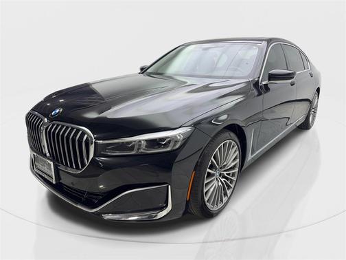2022 BMW 740 i