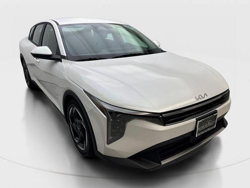 Snow White Pearl 2025 Kia K4 EX