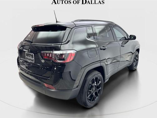 Diamond Black Crystal Pearlcoat 2025 Jeep Compass Latitude