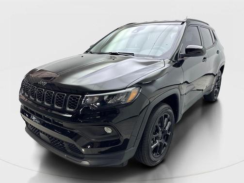 Diamond Black Crystal Pearlcoat 2025 Jeep Compass Latitude