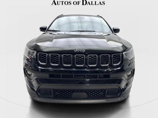 Diamond Black Crystal Pearlcoat 2025 Jeep Compass Latitude