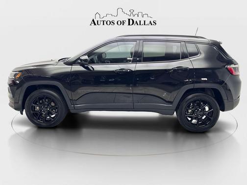 Diamond Black Crystal Pearlcoat 2025 Jeep Compass Latitude